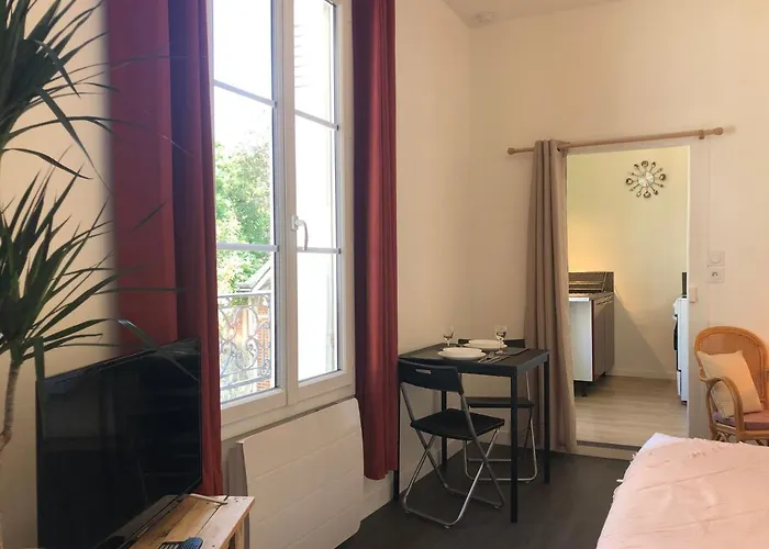 Paisible Avec Jardin - Centre *