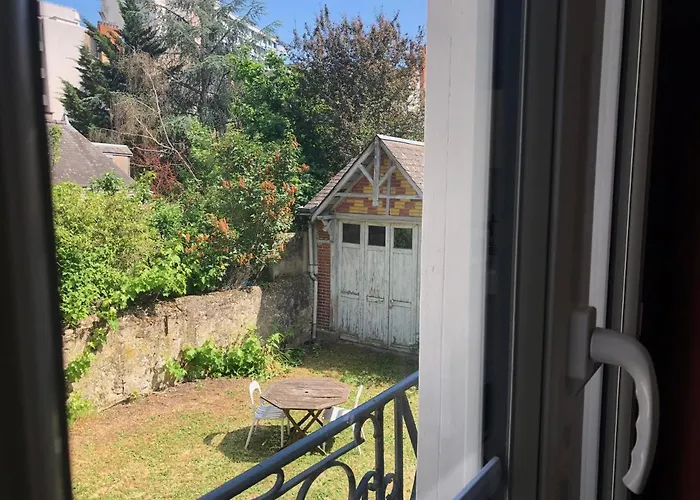 Paisible Avec Jardin - Centre *